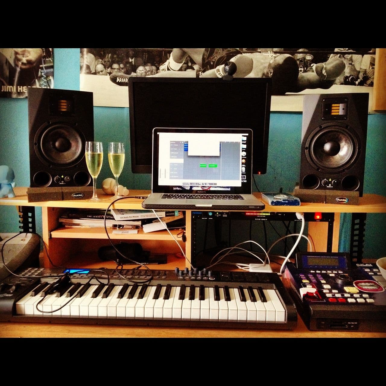 Proses kurasi frame AI previsualization dengan art direction pass di studio Mooilux