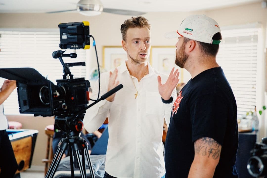 Perbandingan before-after retouch food photography yang menjaga tekstur natural