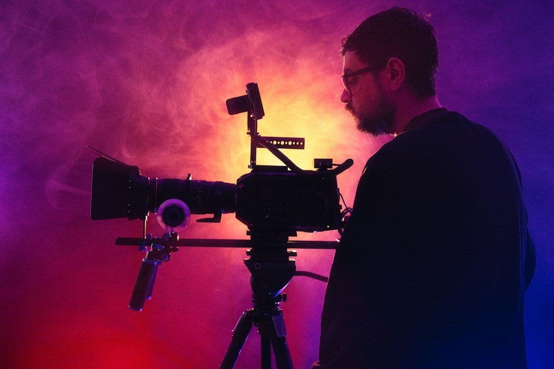 Set brand film Mooilux saat blocking talent dan kamera sebelum take pertama