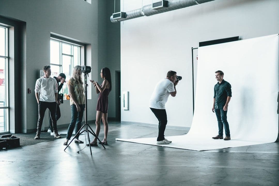 Moodboard, color palette, dan referensi lensa tersusun sebagai sistem visual kampanye brand premium