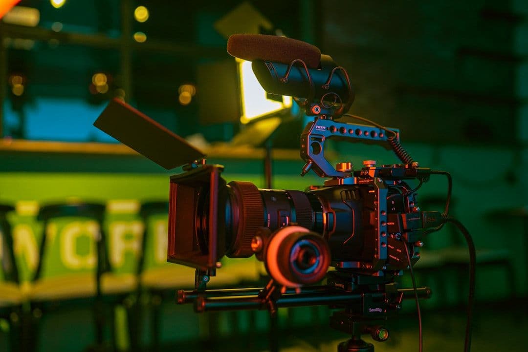 Setup spherical lens untuk product shoot dengan ketajaman merata sampai tepi frame
