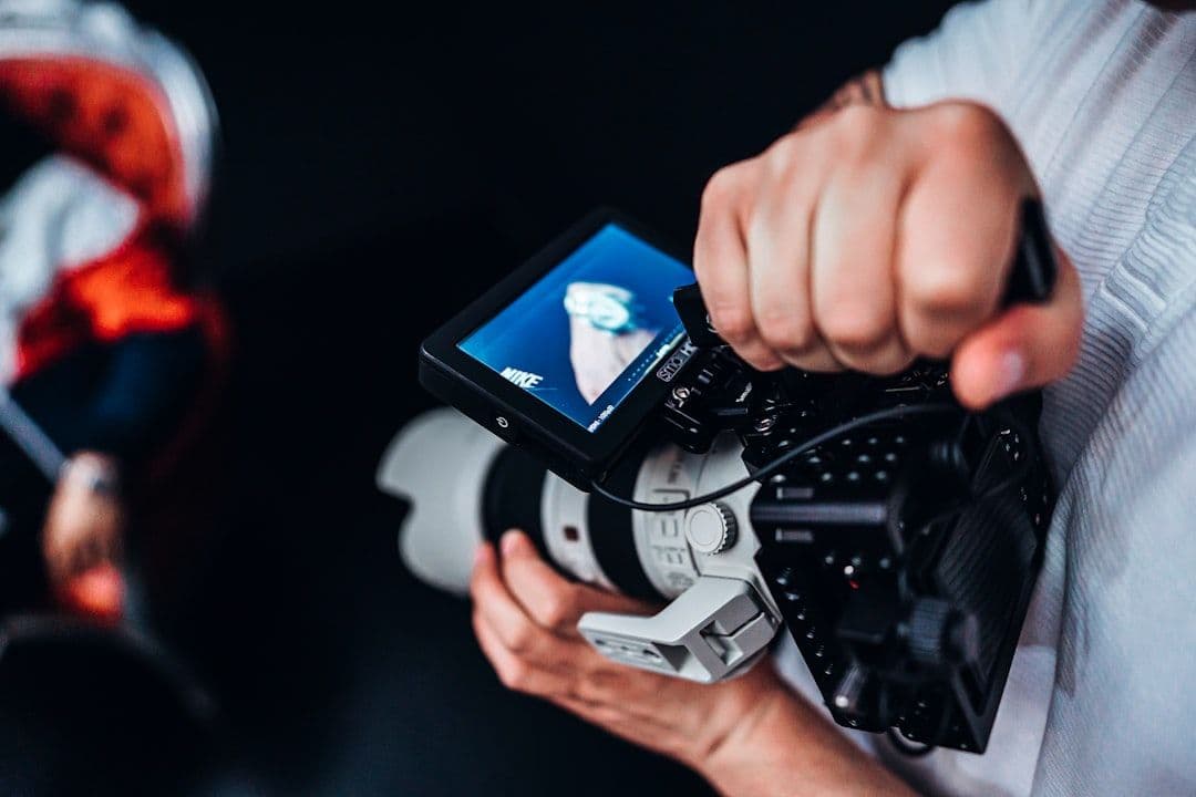Diskusi scope dan budget video company profile bersama tim produksi Mooilux