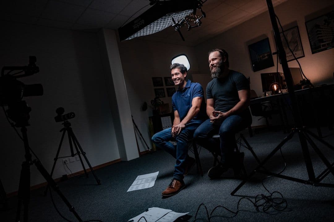 Set foto produk Mondial editorial dengan key light tungsten dan reflektor butterfly di studio Jakarta