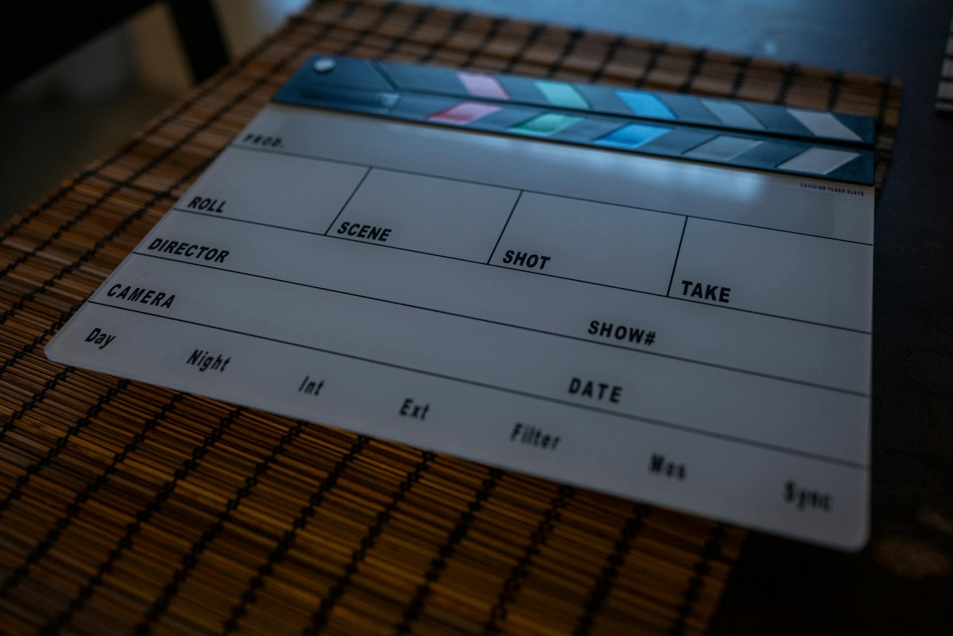 Color grading dan compositing animasi explainer di DaVinci Resolve studio Mooilux