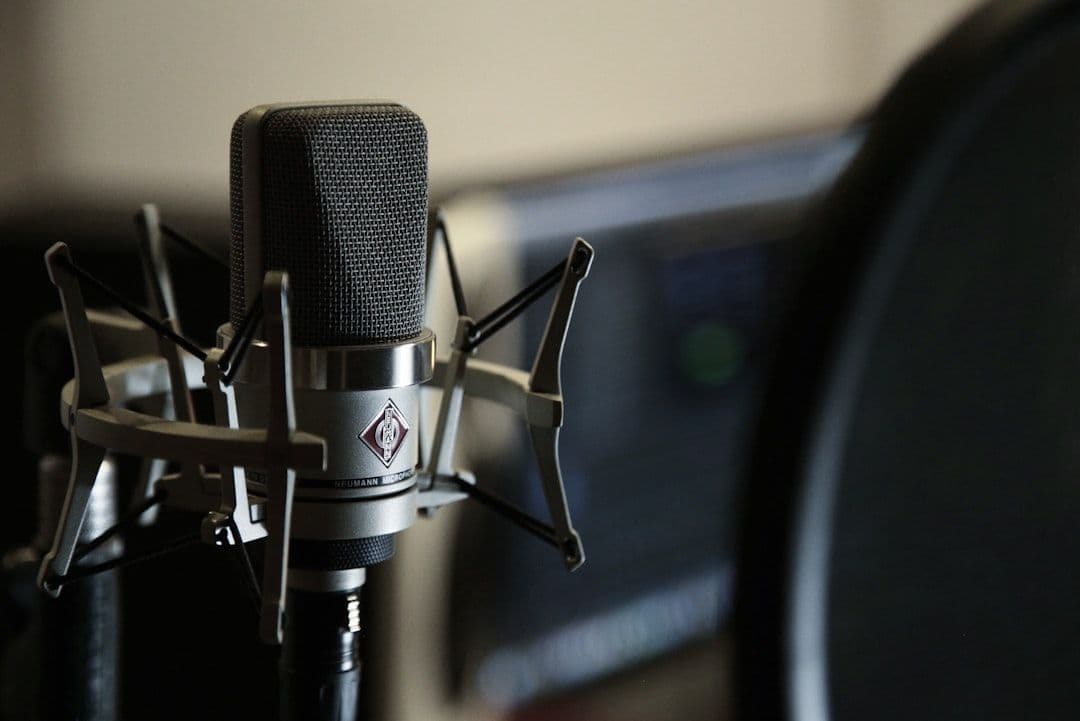 Audio Recording di Set Komersial - Boom vs Lav Decision Matrix Mooilux - ilustrasi cover